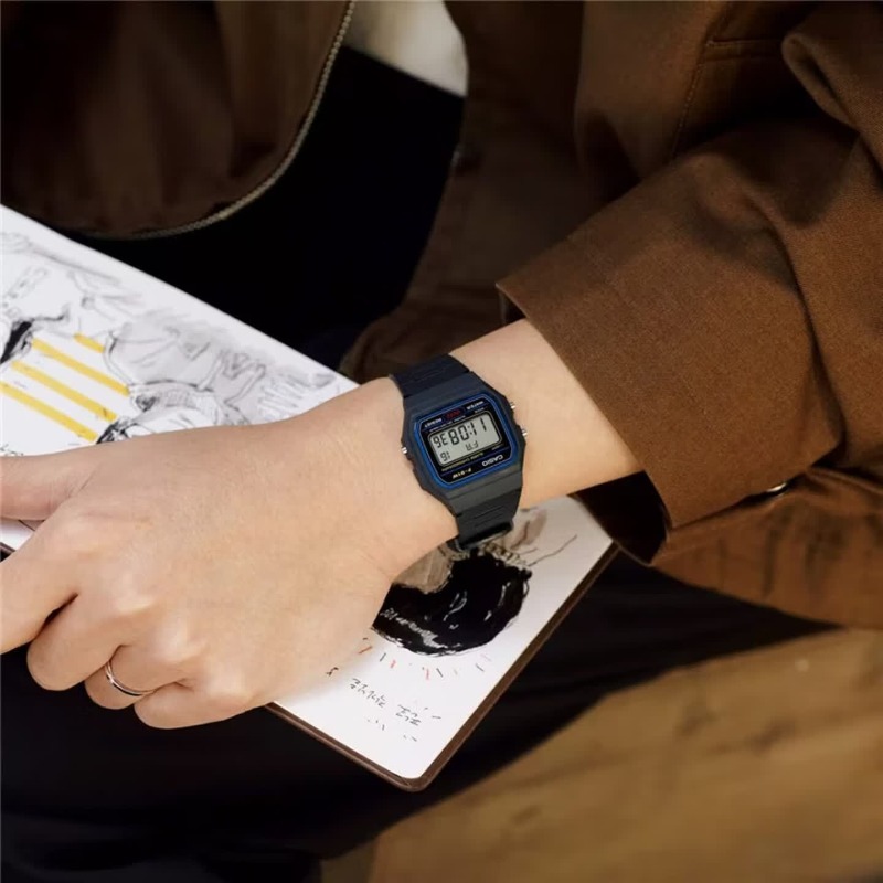 カシオ F-91W-1 ファッションレトロスモールスクエア腕 - Watch Display Pillow のレビューと価格